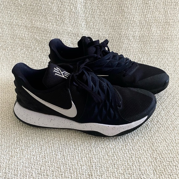 Nike Mens Kyrie Low Top Basketball Shoes Black White A08979-003 Lace Up 10.5 - Picture 1 of 11